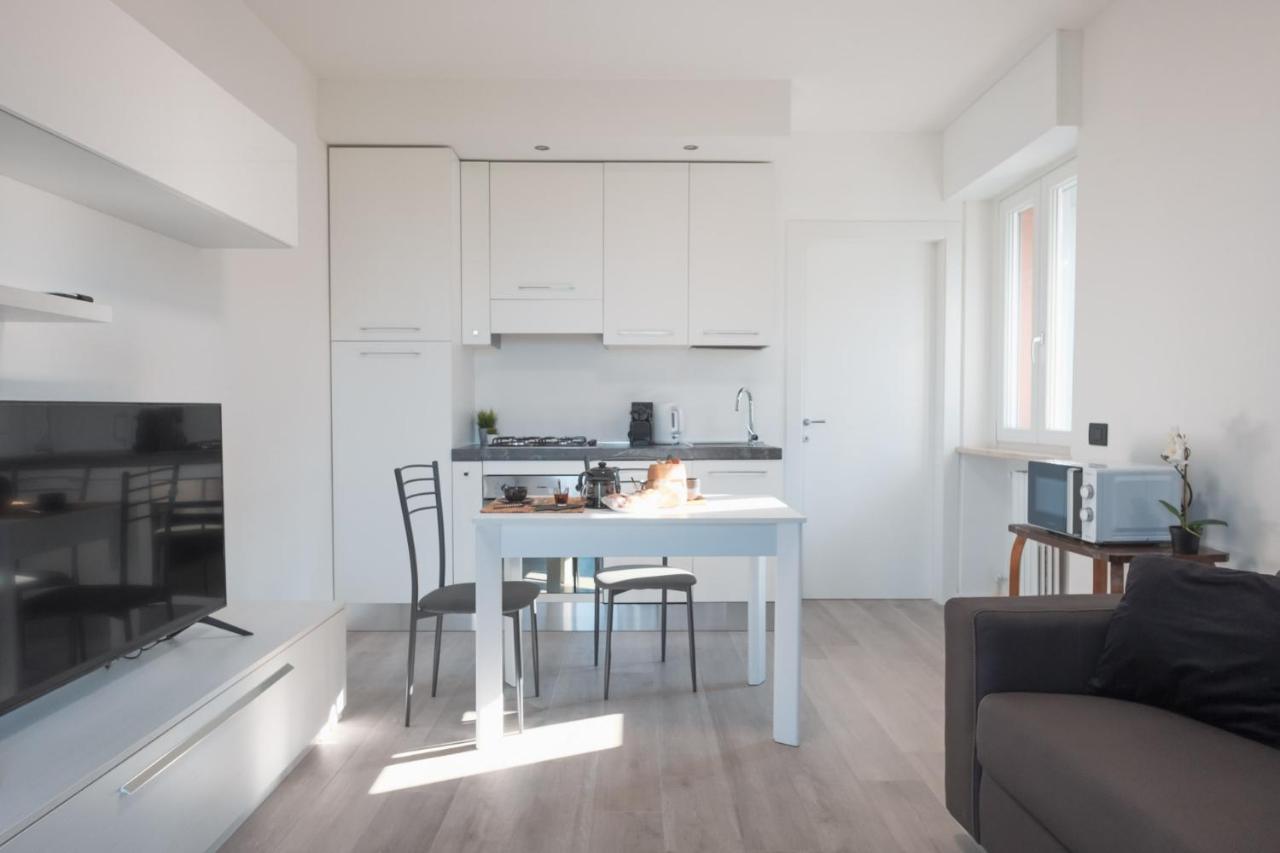 By The Lake Apartments - Smart 代森扎诺-德尔加达 外观 照片